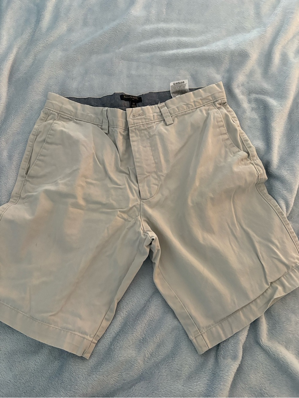 Banana Republic Men's Light Khaki Flat-Front Shorts